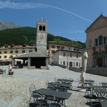 vista di Piazza Cavour a Bormio