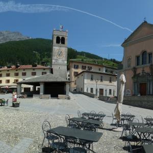 a view of Piazza Cavour in Bormio