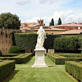 view of the Horti Leonini garden