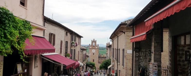 Roads of the village of Gradara