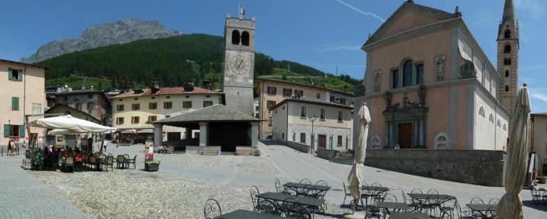 vista di Piazza Cavour a Bormio